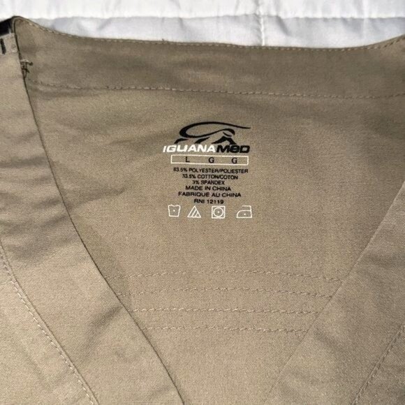 Iguana Med Khaki Scrub Top L Short Sleeve V-Neck 85% Polyester & 15% Cotton - Picture 2 of 7